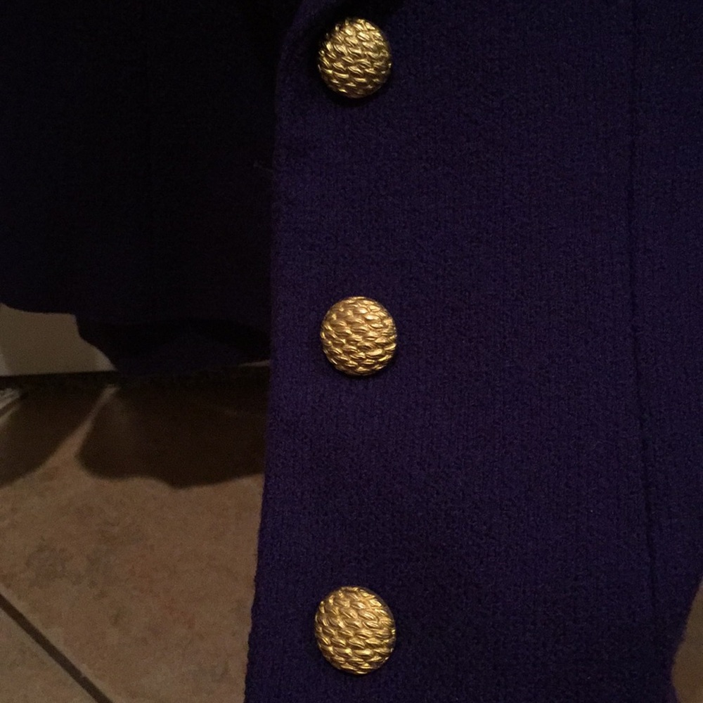 Beautiful, Pristine Condition, Wool Blazer! - image 4